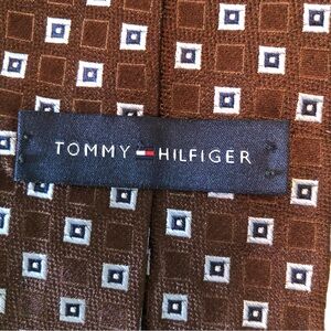 Tommy Hilfiger 100% Silk Men’s Neck Tie Made in USA Brown w/ Light Blue Squarea